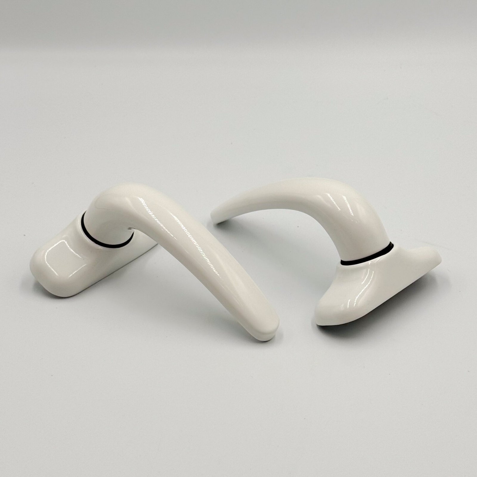 door-handle-white