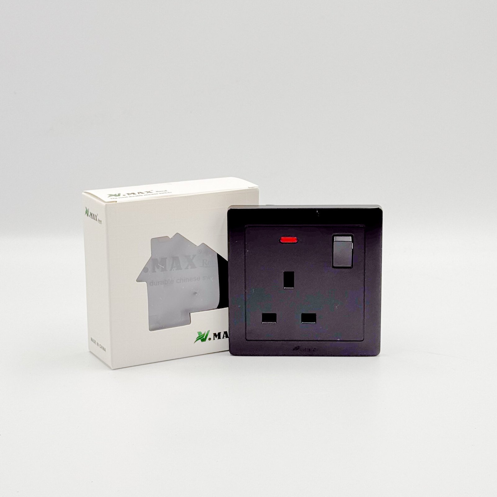 v-max-royal-v1-black-13a-socket-with-switch